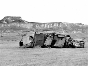 Véhicules abandonnés dans le désert du Sinaï après la guerre israélo-arabe d'octobre 1973.