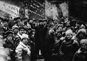 U.R.S.S. Lénine, Trotski et autres personnalités lors du troisième anniversaire de la révolution d'octobre 1917. 7 novembre 1920.