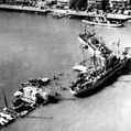 Bateaux coulés à l'entrée du canal de Suez à Port-Saïd pour en empécher tout accès après sa nationalisation par le président Nasser. 11 août 1956.  © crédits photos Ullstein Bild / Roger-Viollet